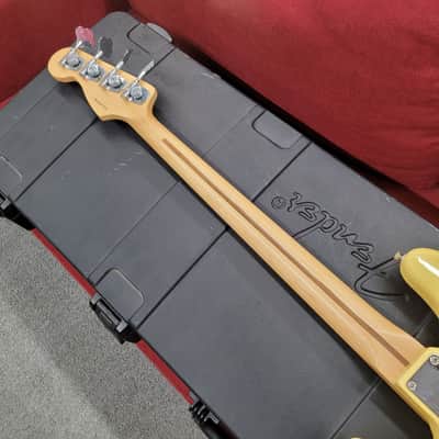 Fender Deluxe Active Jazz Bass with Case 2008- Vintage White image 14