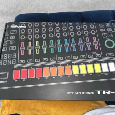 Roland AIRA TR-8 Rhythm Performer Drum Machine 2014 - Present - Black
