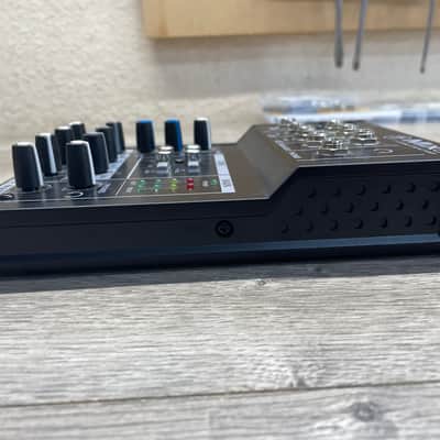 Mackie Mix5 5-Channel Compact Mixer w/ Power Supply image 7