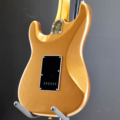 Fender Bruno Mars Stratocaster Maple Fingerboard Mars Mocha image 8