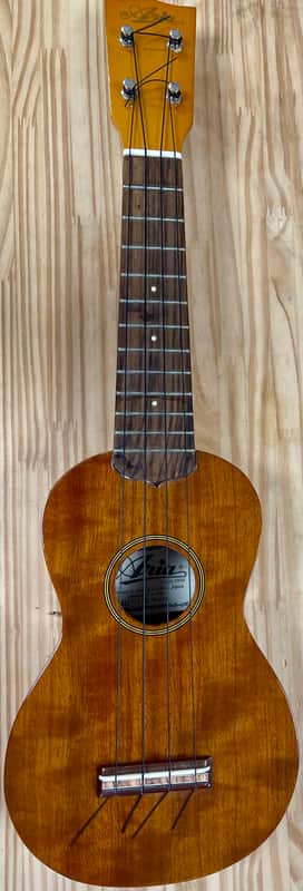 Aria AU120 Ukulele Bild 1