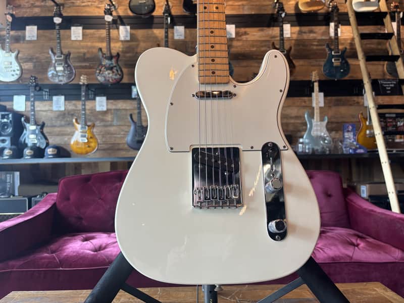 Fender Standard Telecaster - Arctic White