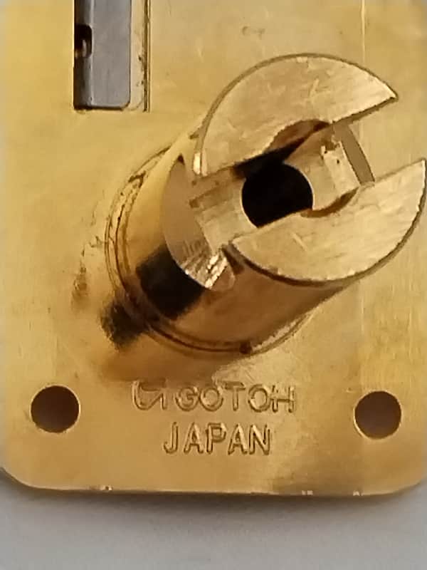 Gotoh Bass Tuners / Machine Heads (Gold, Cloverleaf) 2 Left, 2 Right FB30? Possibly - Gold image 1