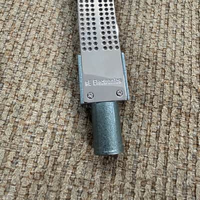 sE Electronics Voodoo VR1 Passive Ribbon Microphone 2021 - Present - Vintage Edition Green Hammered image 2