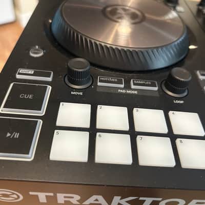 Native Instruments Traktor Kontrol S2 MK3 2018 - Black image 14