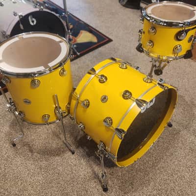 DW Collectors  Series LACQUER SPECIALTY 2026 -Aztec Gold over White Pearl Gloss w/Chrome Hardware image 2