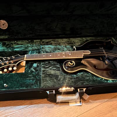 Bourgeois Guitars M5-F-BT, Bourgeois M5-F black top f- style mandolin- aged tone Adirondack/ European maple. 2025 - High gloss finish. Bourgeois M5-F black top f- style mandolin- aged tone Adirondack/ European maple. Mint condition. image 7