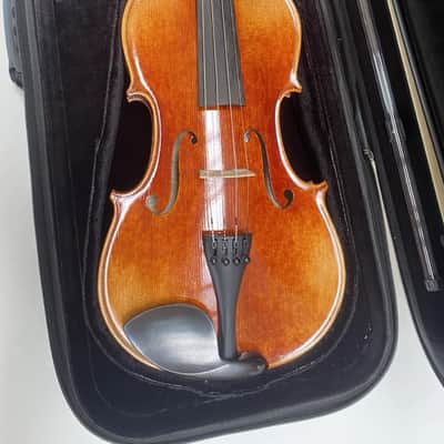 Mint Open Box Krutz 400 Series Step-Up 16" Viola, model A640; with Case, Bow, Rosin image 3