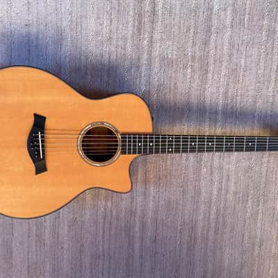 Taylor Baritone 8 2010 - Natural image 2