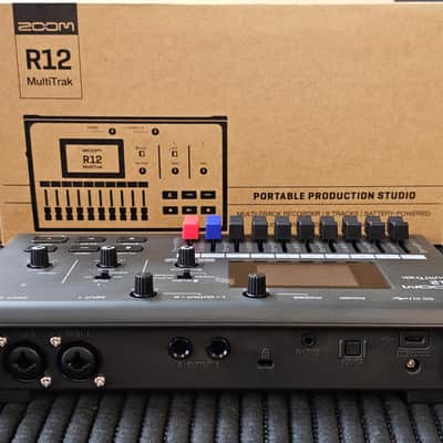 Zoom R12 Portable Multitrack Recorder 2022 - Present - Black image 2