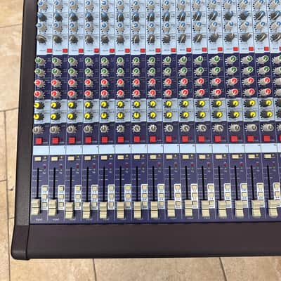 Midas Venice 320 32-Channel Mixer w/ATA Road Case w/Doghouse image 3