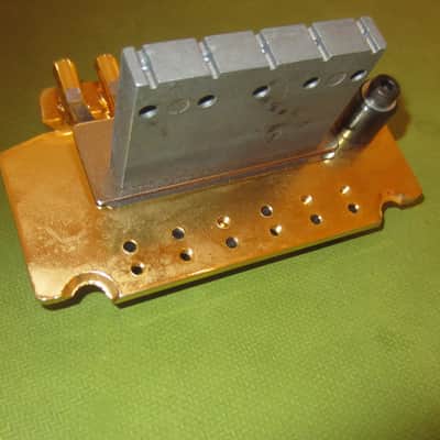 Floyd Rose Style Locking Tremolo Bridge 34mm Block- Gold image 6