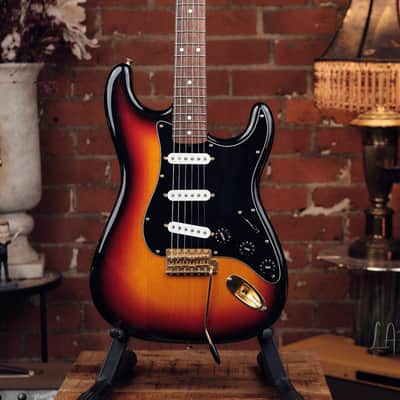 1993 Fender Japan ST-62G Stratocaster – Fujigen Era – Gold Hardware in 3-Tone Sunburst! image 2
