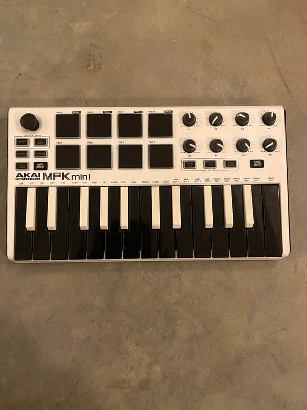 Decksaver DSLE-PC-MINIMK2 Light Edition Akai MPK Mini MKII Cover 2020s - Clear image 1