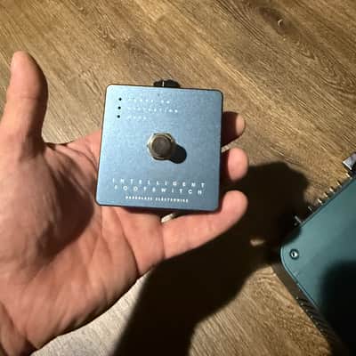 Darkglass Electronics Alpha Omega 900 900-Watt Bass Amp Head - Blue image 4