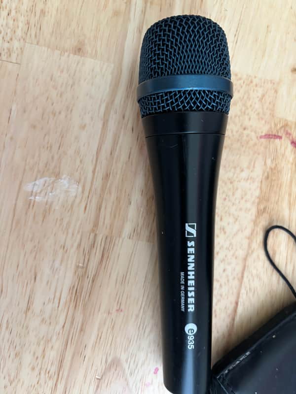 Sennheiser e935 Handheld Cardioid Dynamic Vocal Microphone 2003 - Present - Black image 1