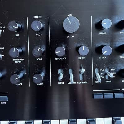 Korg Prologue 8 Polyphonic 49-Key 8-Voice Analog Synthesizer 2018 - Present - Black/Wood Plus Flight Case image 5