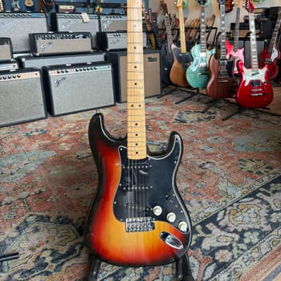 1976 Fender Stratocaster Sunburst image 2