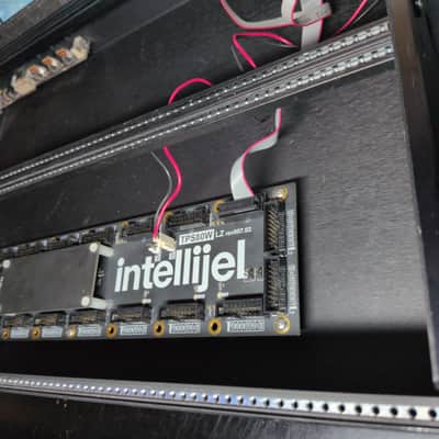 Intellijel 7U 84HP Stealth Black Powered Eurorack Synth Performance Case - Black image 4