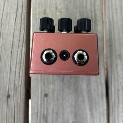 Walrus Audio Monument Harmonic Tap Tremolo V2 2018 - Present - Coral / Black electric guitar pedal image 6