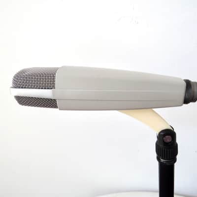 Sennheiser MD 421-2 Cardioid Dynamic Microphone image 3