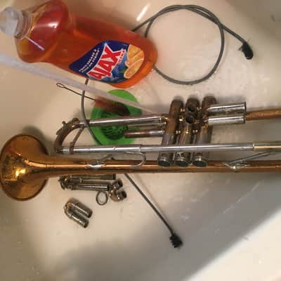 SUMMER DEAL RARE LARGE BORE HOLTON MODEL 51 TRUMPET ORIGINAL FINISH COMPRESSION FINE LARGEST BORE HOLTON MADE ELKGART MADE WITH GOOD CASE image 5