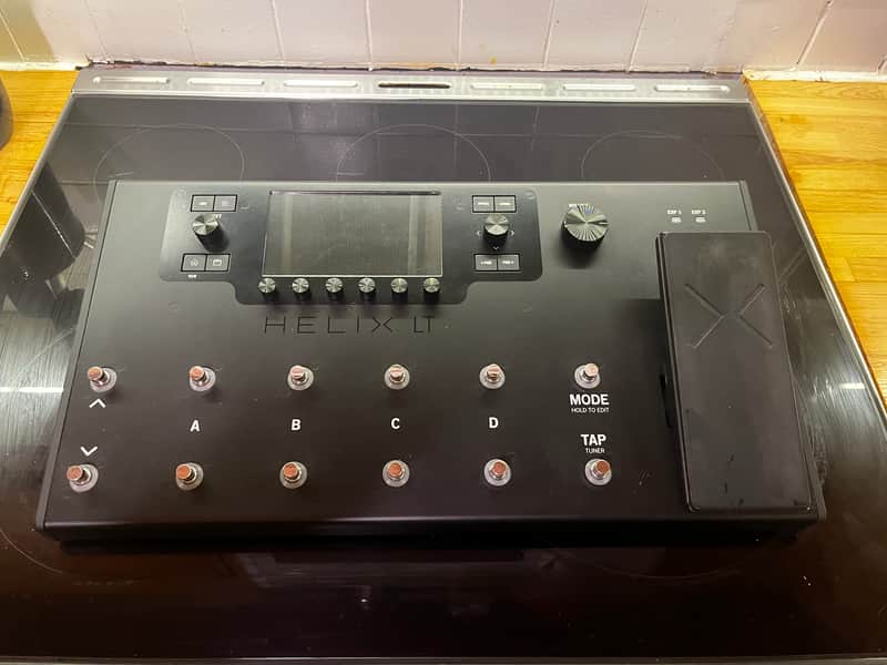 LINE6 helix lt(※説明欄参照) helix LINE6 lt(※説明欄参照) 特徴・機能の違いや用途別 LT Helix vs