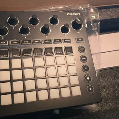 Novation Circuit Groovebox 2015 - 2021 - Black image 2