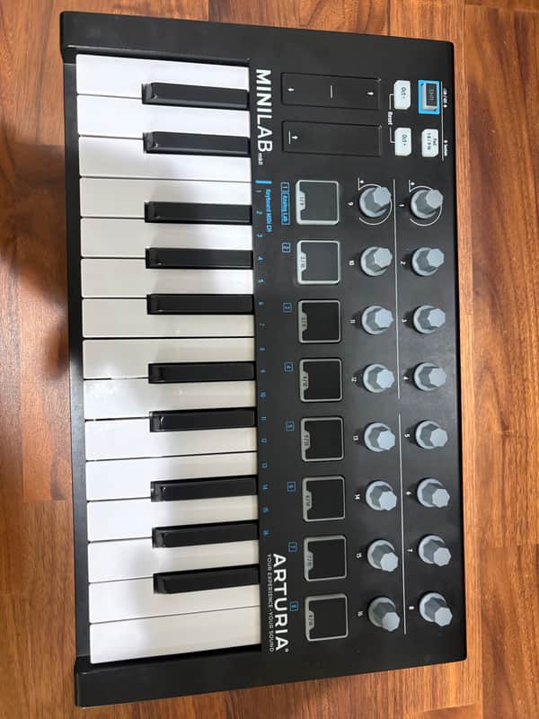 Arturia MiniLab MKIII 25-Key MIDI Controller 2022 - Present - Black image 1