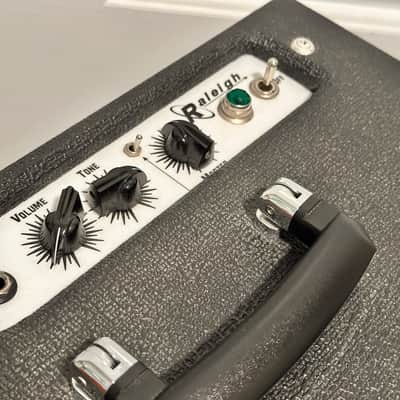 Carr Raleigh 3-Watt 1x10" Guitar Combo 2009 - 2022 - Various image 6