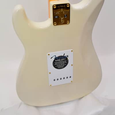 2007 Fender American Vintage 1957 Commemorative Stratocaster Electric Guitar, Maple Fingerboard, White Blonde w/ Case image 12