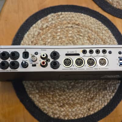 Akai MPC Live II Standalone Sampler / Sequencer Retro Edition 2020 - Present - Grey image 10