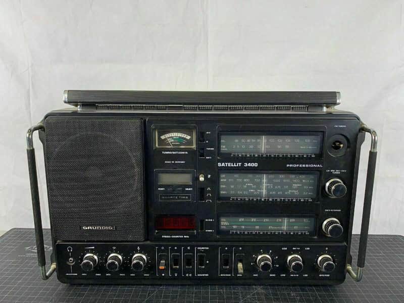 Old Radio Grundig Satellit 3400 World Radio image 1