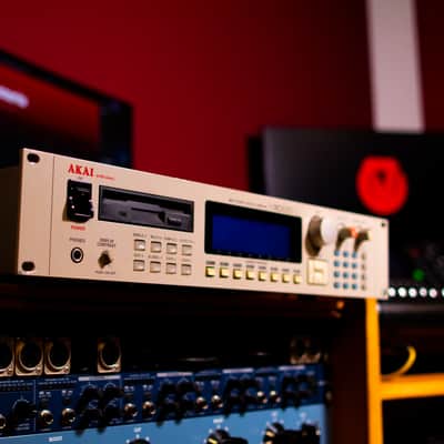 Akai S3000XL MIDI Stereo Digital Sampler image 4