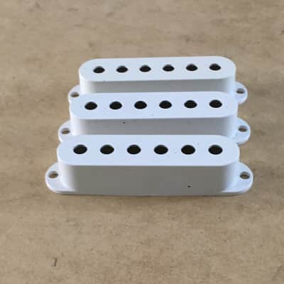 3 DiMarzio Made in USA STRAT Pickup Covers Aged Relic Off White Parchment image 4