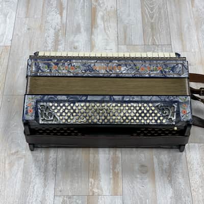 1930-1934 Hohner 41-key Piano Accordion image 2