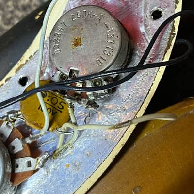 Fender Precision Bass 1973 - Three Tone Sunburst image 13