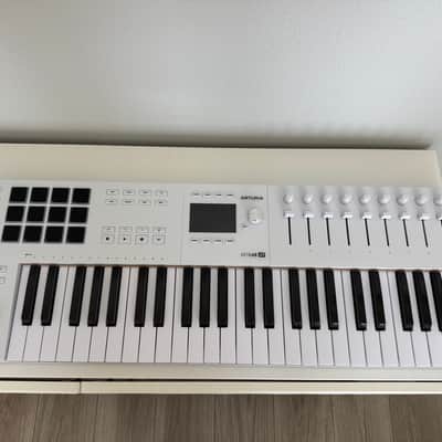 Arturia KeyLab 49 MkIII MIDI Controller 2024 - Present - White image 3