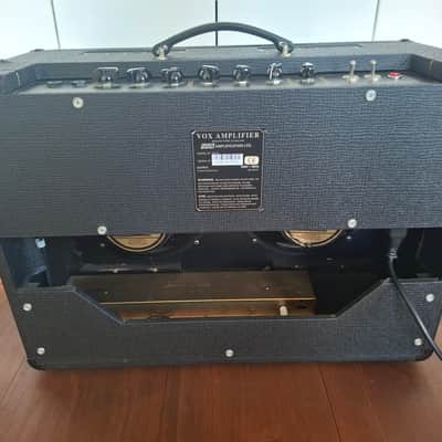 Vox AC15TB2 15-Watt 2x10" Guitar Combo 1996 - 2004 - Black image 2