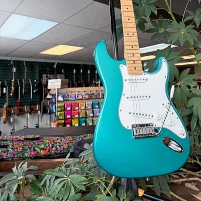 Fender 40th Anniversary American Standard Stratocaster with Maple Fretboard 1994 - Caribbean Mist image 2
