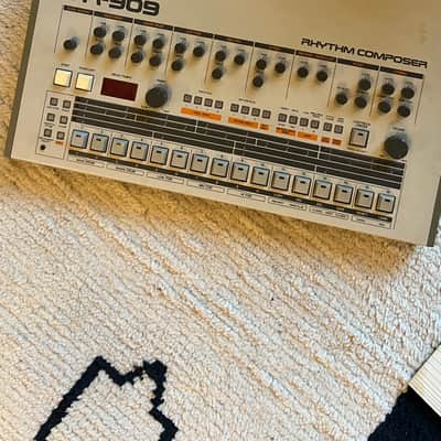 Roland TR-909 Rhythm Composer White