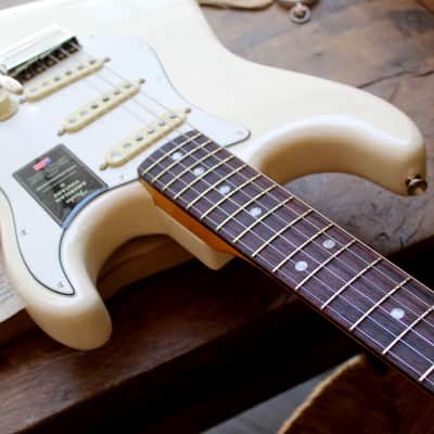 FENDER  "Limited Edition American Vintage II 1973 Stratocaster, Olympic White" HARDCASE, PAPERS, 3, 76 KG image 5