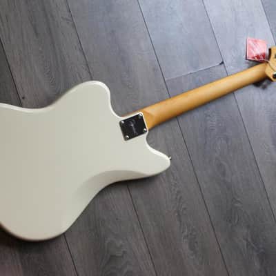 SQUIER "J.Mascis Jazzmaster with Laurel Fretboard Olympic White" 3, 80 KG image 2