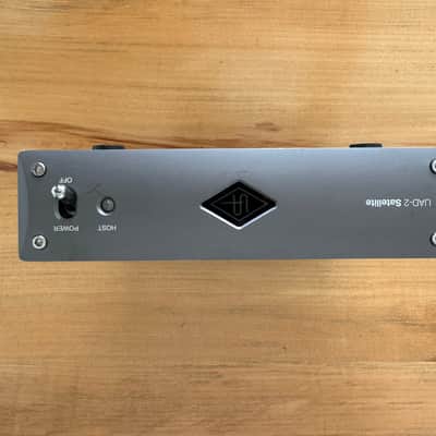 Universal Audio UAD-2 Satellite Thunderbolt 3 OCTO Core Desktop DSP Accelerator 2019 - Present - Gray image 1