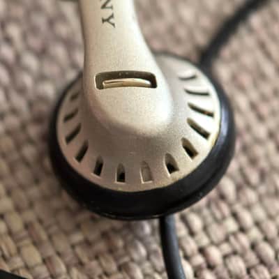 Sony N.U.D.E MDR-E484 Twin Turbo Ceramic Cela Dynamic Earphones