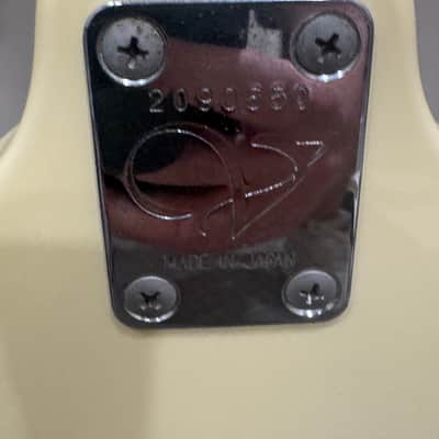 Vantage  FV575 1980 Flying V aged white vintage Japanese w/ohsc image 3