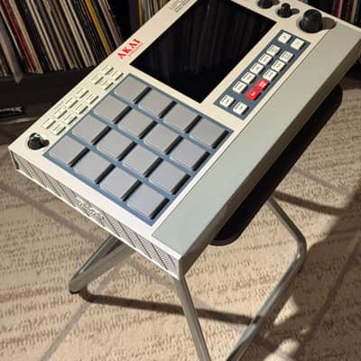 Akai MPC Live II Standalone Sampler / Sequencer Retro Edition 2020 - Present - Grey image 6