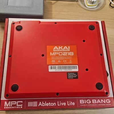 Akai MPD218 2015 - Present - Black image 2