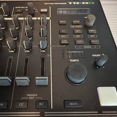 Roland TR-8S plus Decksaver... excellent cond image 3