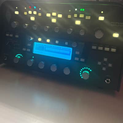 Kemper Amps Profiler PowerHead 600-Watt Modeling Guitar Amp Head with Remote Controller Pedal 2013 - Present Black image 2